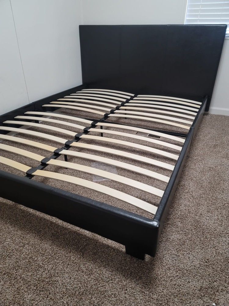NEW IN BOX QUEEN UPHOLSTERED BED FRAME PLATFORM 😊 MATTRESS SOLD SEPARATELY