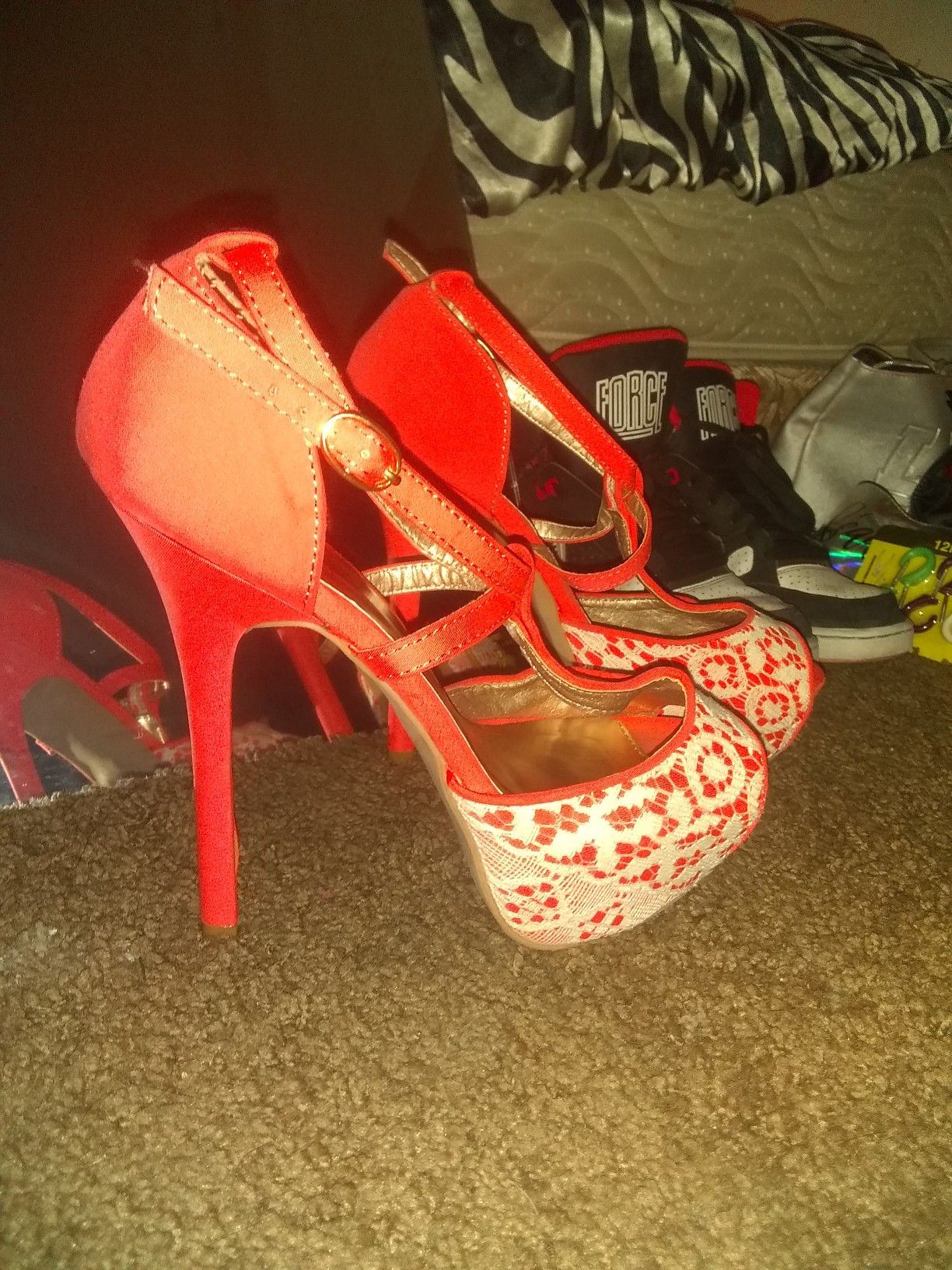 QUPID size 8 heels