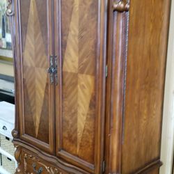 Highend TV Armoire