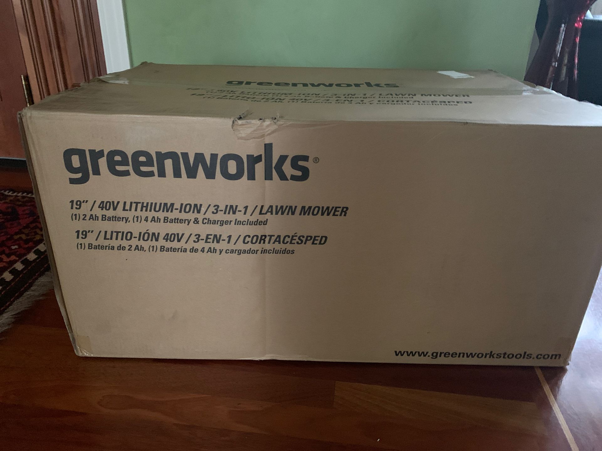 Green works cordless lawnmower w/battery