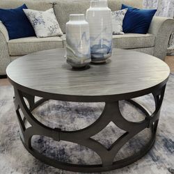 Elegant, LIKE NEW Matching Coffee / Cocktail Table and End / Side Table Set