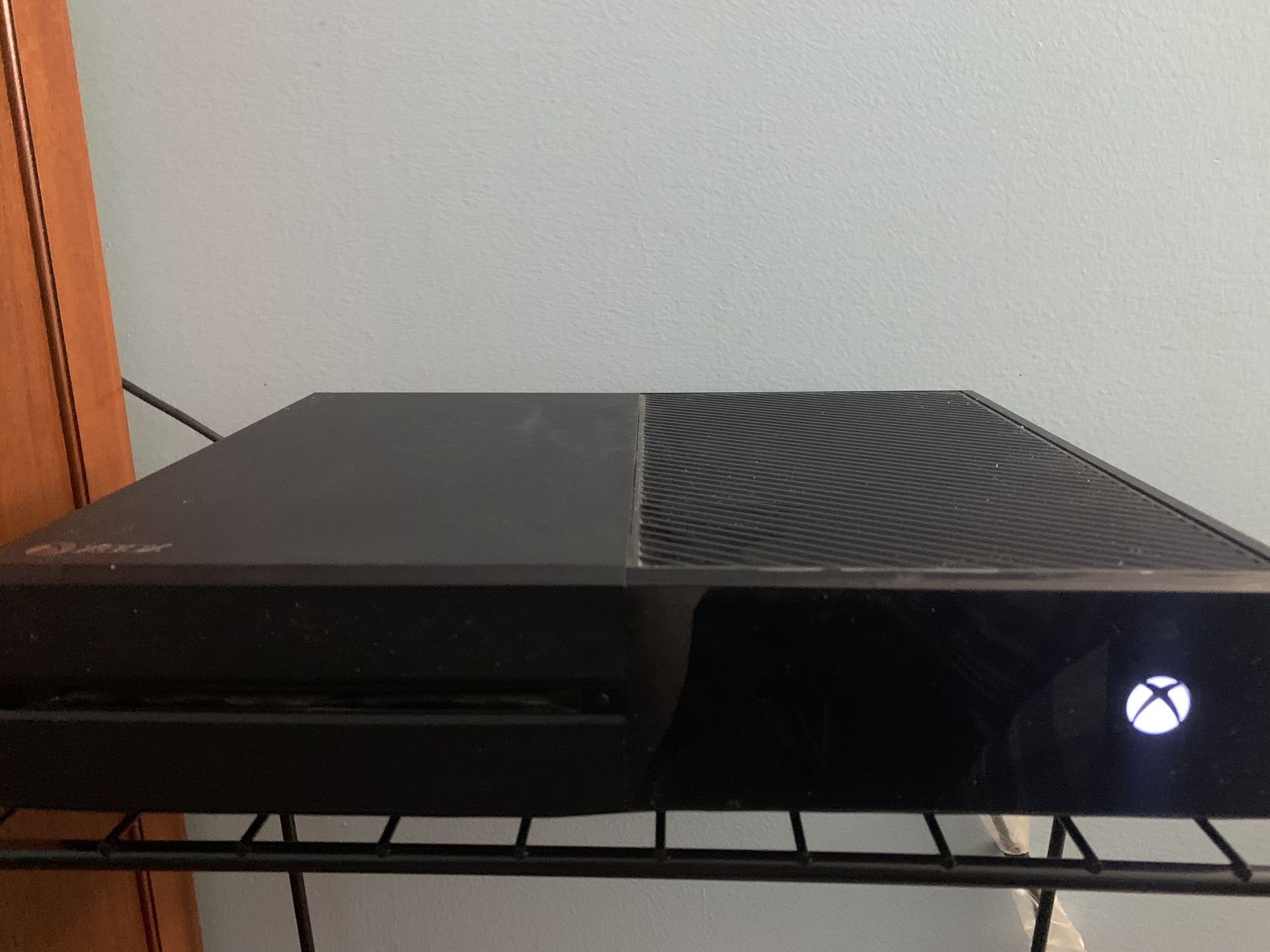 Xbox One 27 games 3 Controllers