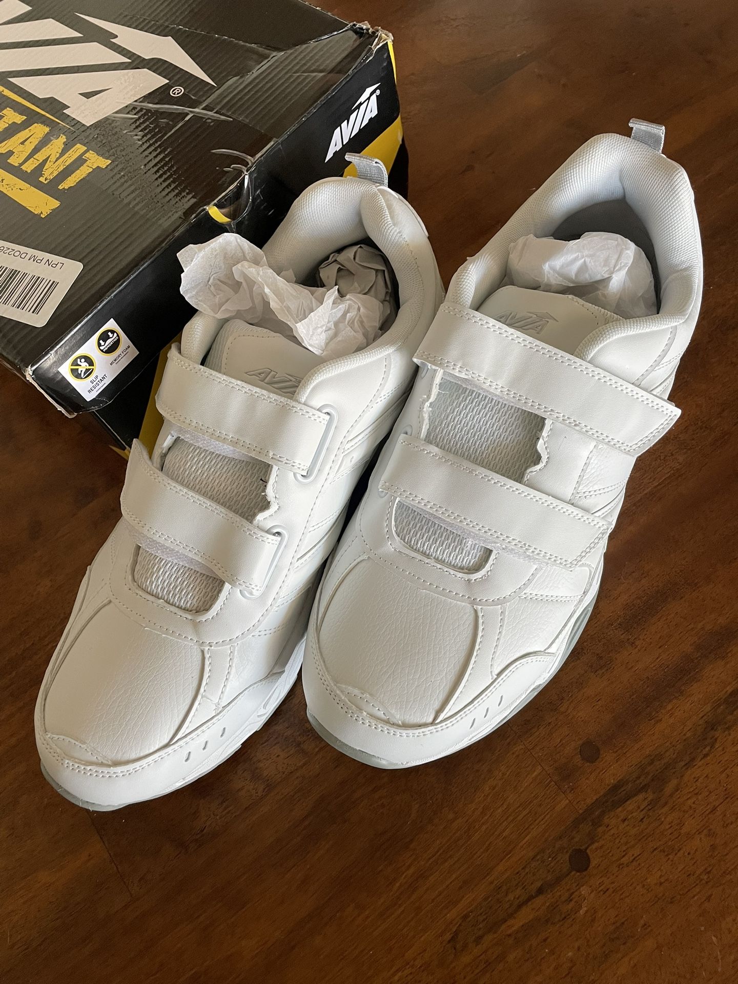 Men’s Size 14E White Velcro Sneakers