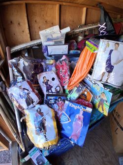 $1-5 HALLOWEEN COSTUMES AND ACCESSORIES