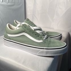 New Old Skool Vans Men’s Size 9.5/11 Women’s 