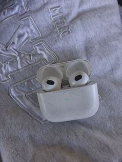 Apple Airpods Gen 3 with charging case