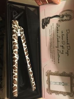 Never been used flat iron!