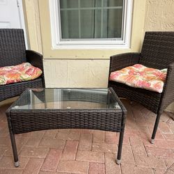 Outdoor chairs with table