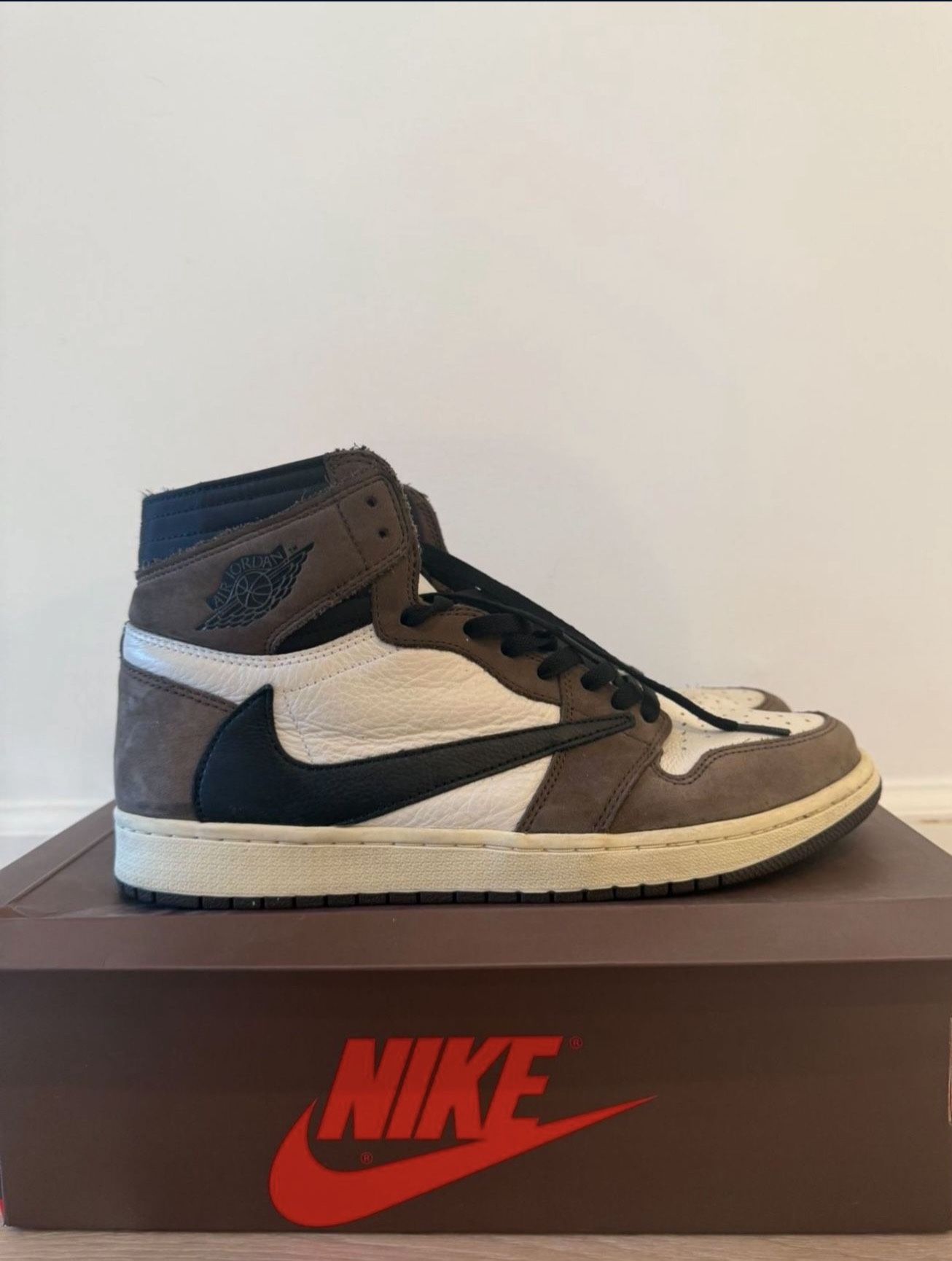 Jordan 1 Travis Scott Mocha 