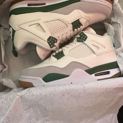 Jordan 4 Pine Green Size 8 Mens