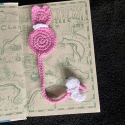 Crochet cat bookmark