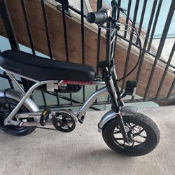 Schwenn Hurricane NO CHARGER 