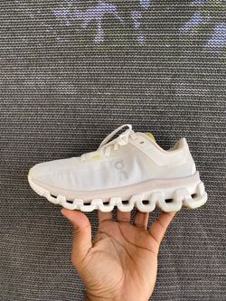 On Cloudflow 4 Running Shoes White Sand