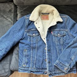Levi’s Sherpa Lined Trucker Jean Jacket Woman’s Small