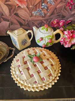 Vintage Ceramic Pie Holder and Teapots