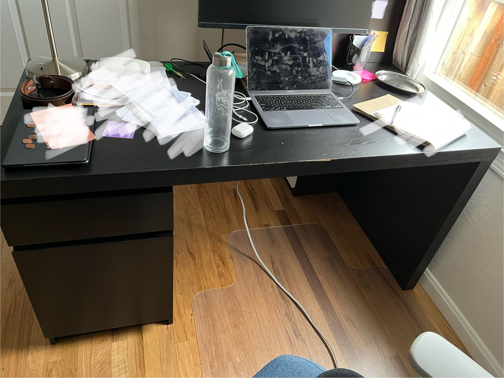 Office Desk in Pristine Condition