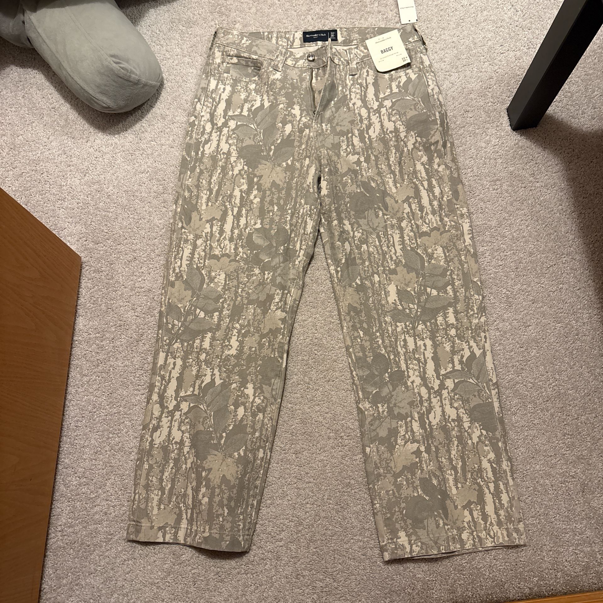 Abercrombie And Fitch White Camo Carpenter Pants