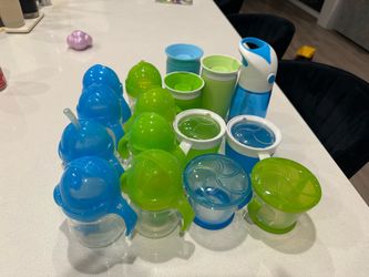 A lot of Munchkin Baby/Toddler Sippy Cups, Bottles & Snack Containers