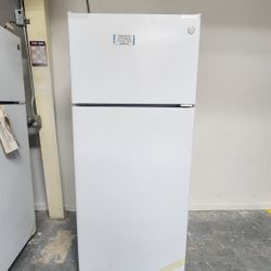 TOP FREEZER GE REFRIGERATOR WITH 1YEAR WARRANTY 1AÑO DE GARANTIA POR ESCRITO 