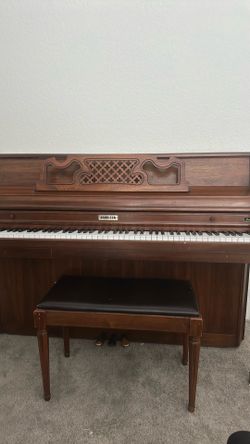 Fully upright piano