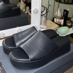 American Eagle Sandals 