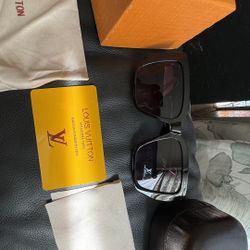 BRAND NEW LV SUNGLASSES 