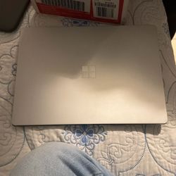 Microsoft Surface Laptop 13.5” – Intel Core i5 – 8GB RAM – 128GB SSD – Alcantara Keyboard 