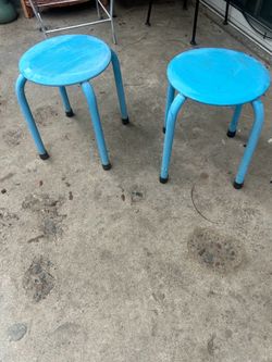 Stand plants metal  10 inches tall 8 inches wide