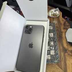 I P H O N E 11 P R O 256GB Unlocked