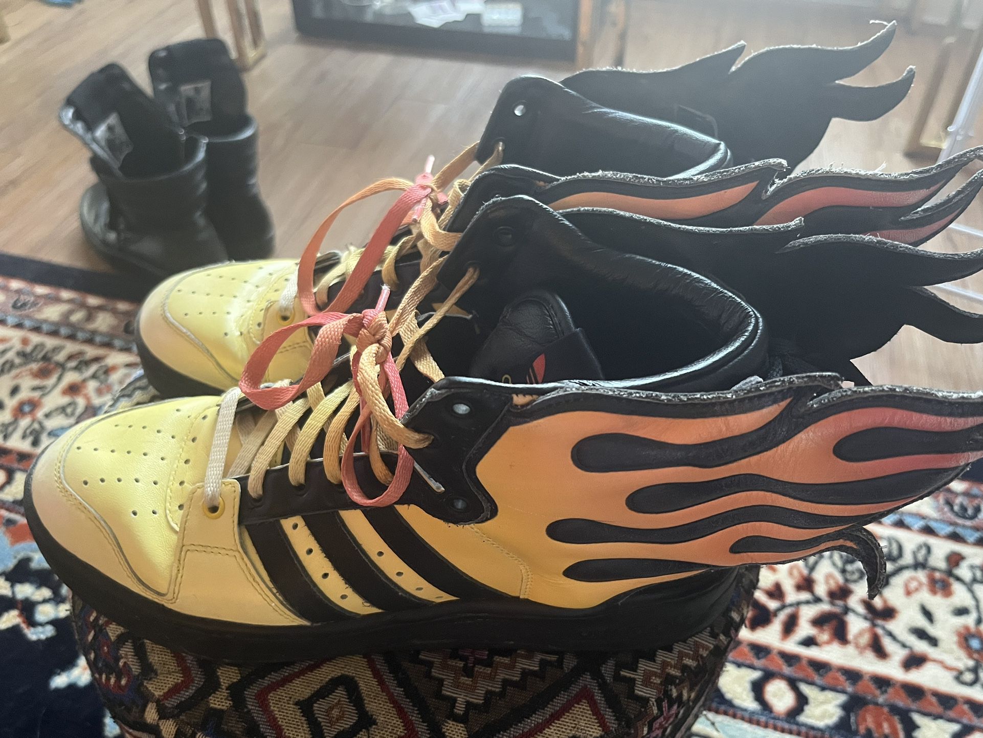 Sobrio personal Lima Jeremy Scott X Adidas JS Flames for Sale in Minneapolis, MN - OfferUp