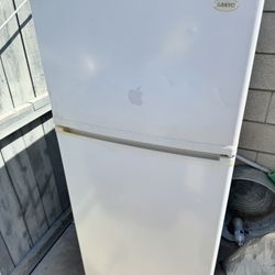 Refrigerator Sanyo 