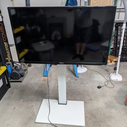 40' Samsung 1080P 130HZ TV w/Adjustable Stand 