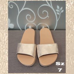 WOMENS GOLD GLIMMER SANDALS SIZE 7