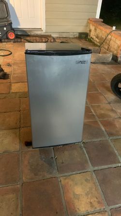 Mini fridge arctic king
