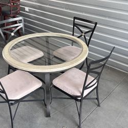 Roung Dining Table