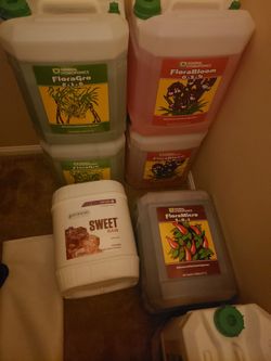 General Hydroponics Growing Nutritions & More( LOOK AT DESCRIPTION FOR AMOUNTS ONLY SELLING TOGETHER NOT SEPARATE!!)