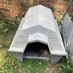Small  Plastic doghouse