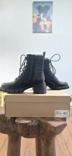 Steve Madden Hybrid Boot - Size 8