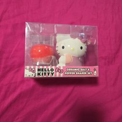 Hello Kitty Ceramic Salt And Pepper Shaker Set!