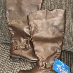New Women’s Wide Calf Boots Size8