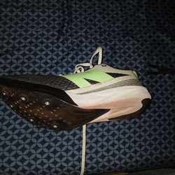 New balance multiple event spikes size 7 in men