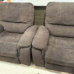 Broyhill Suede Recliner Set