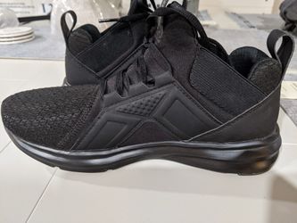 Boys Puma Tennis Shoes Size 5.5c