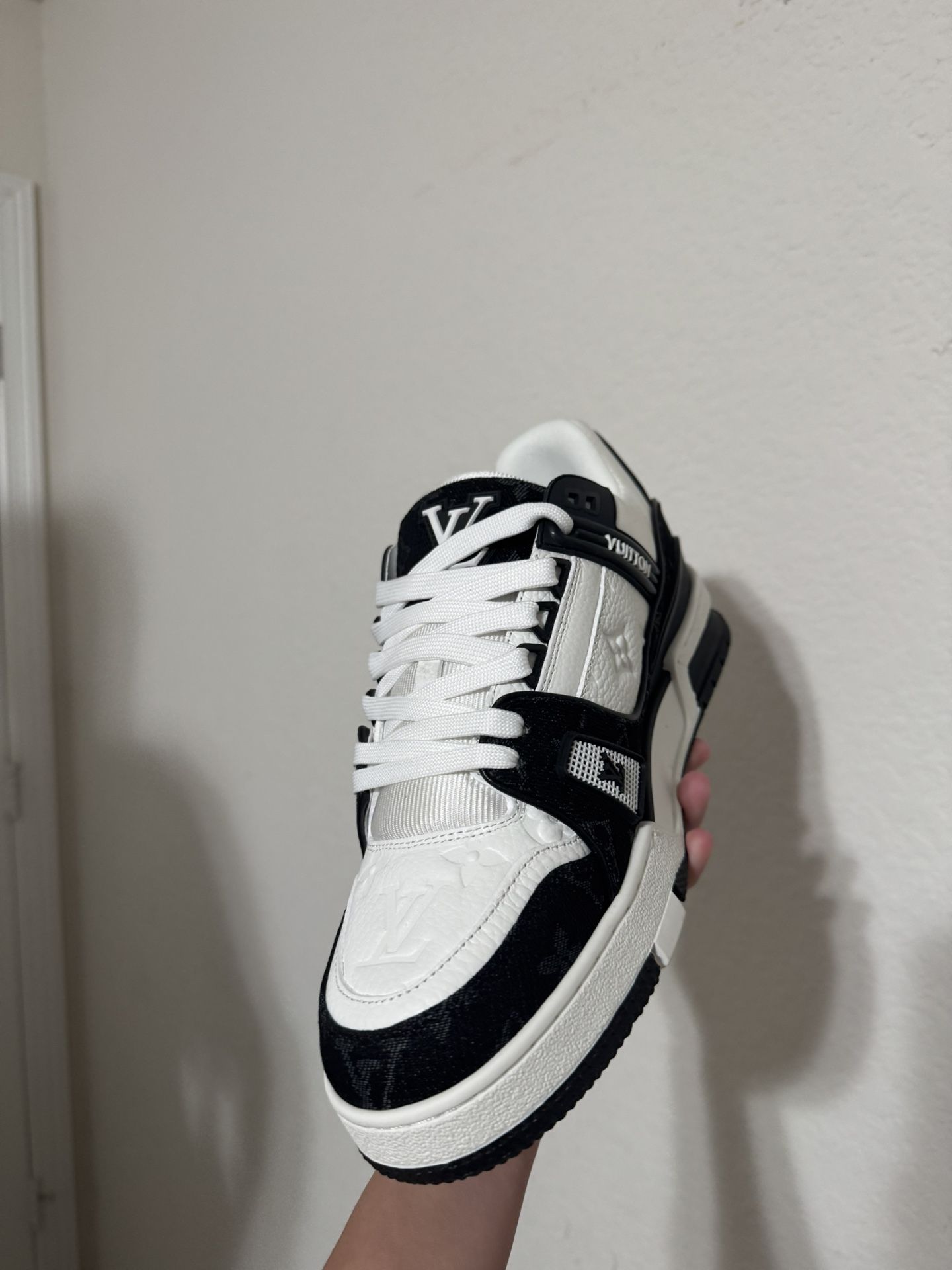 Lv Black And White Shoes 