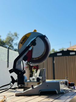 Dewalt WDS715 12 inch compound miter saw