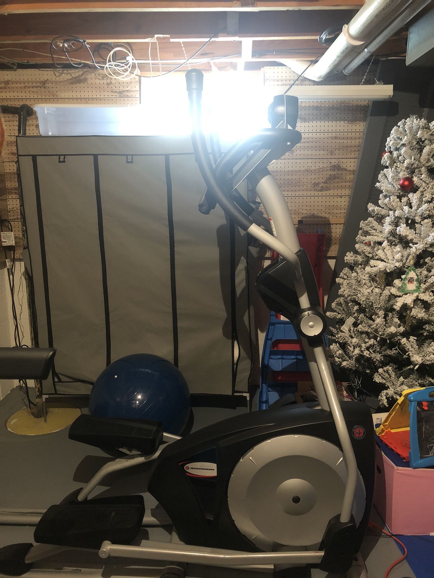 Schwinn 438 Elliptical