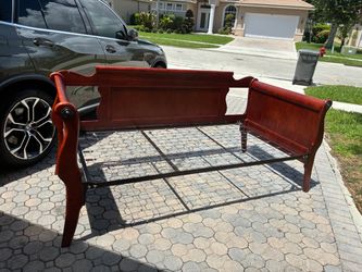 Hillsdale Bedford Cherry Wood Twin Sleigh Daybed – Beautiful & Solid