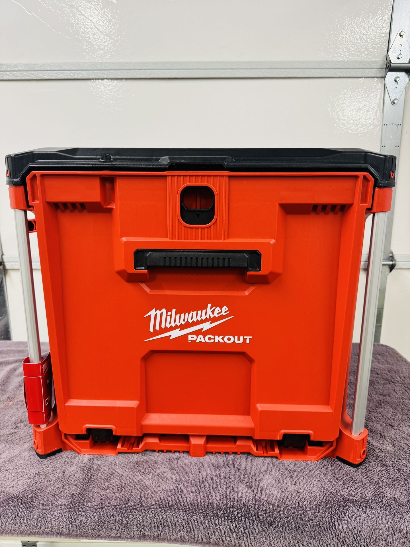 Milwaukee PACKOUT 19 in. Rolling Drawer Tool Box. PRICE IS FIRM !