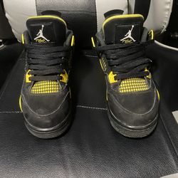 Jordan 4 Thunders 