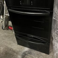 Frigidaire Black 24” Gas Oven With Air Fry